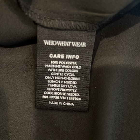 Who What Wear Button Down Sleeveless Blouse - Picture 6 of 6